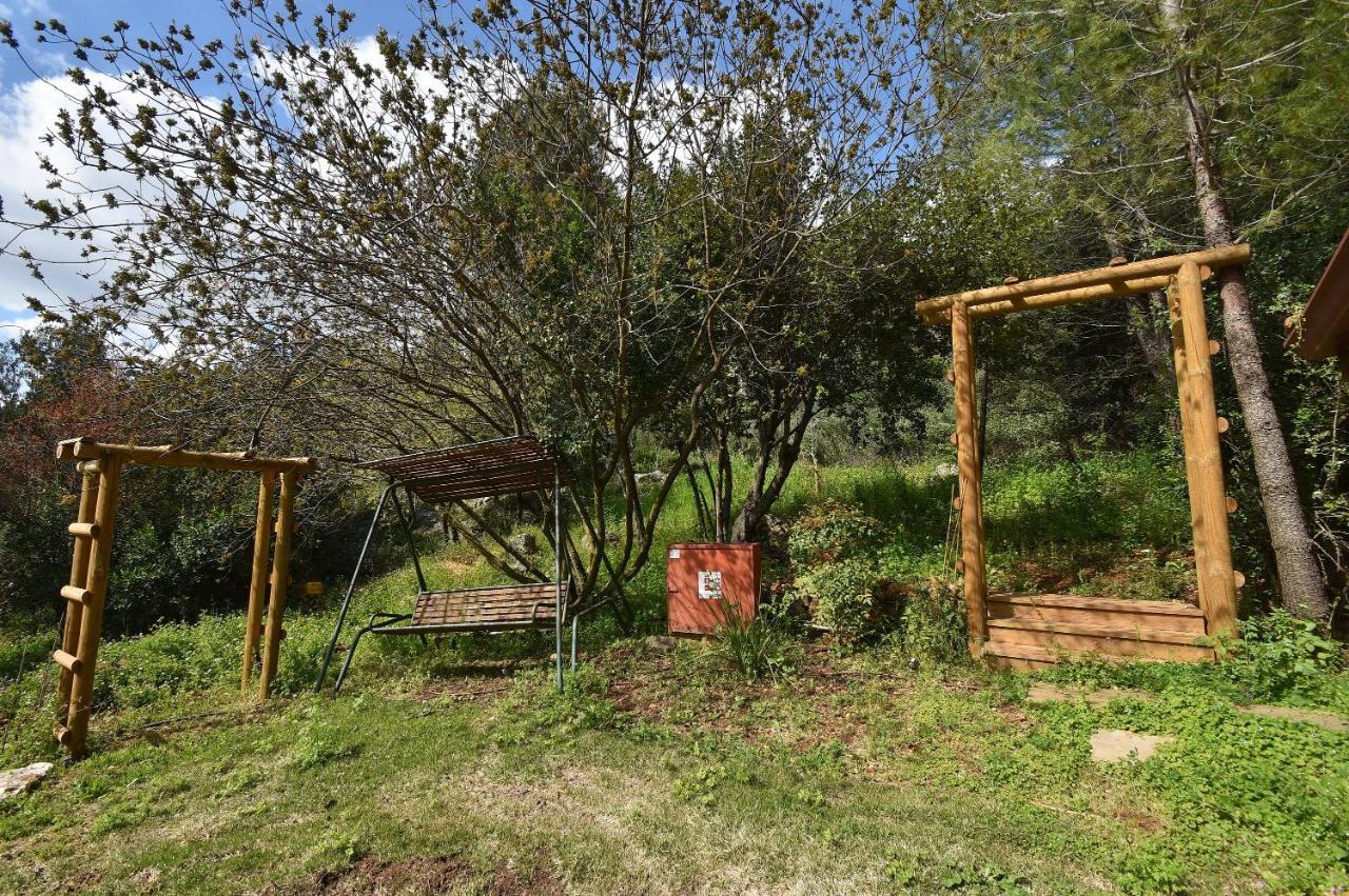 Zimmers At The Forest Amirim Exterior foto
