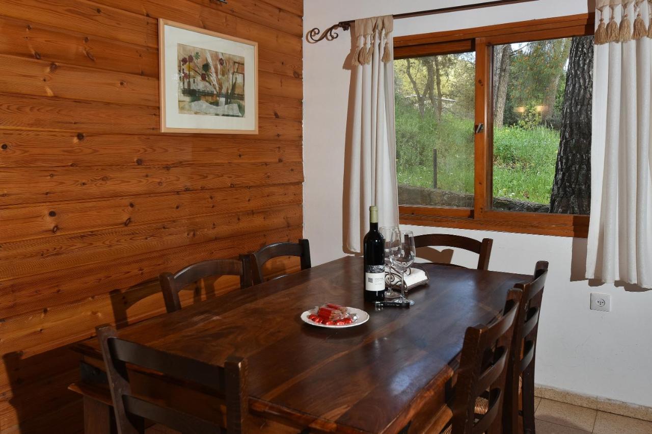 Zimmers At The Forest Amirim Exterior foto