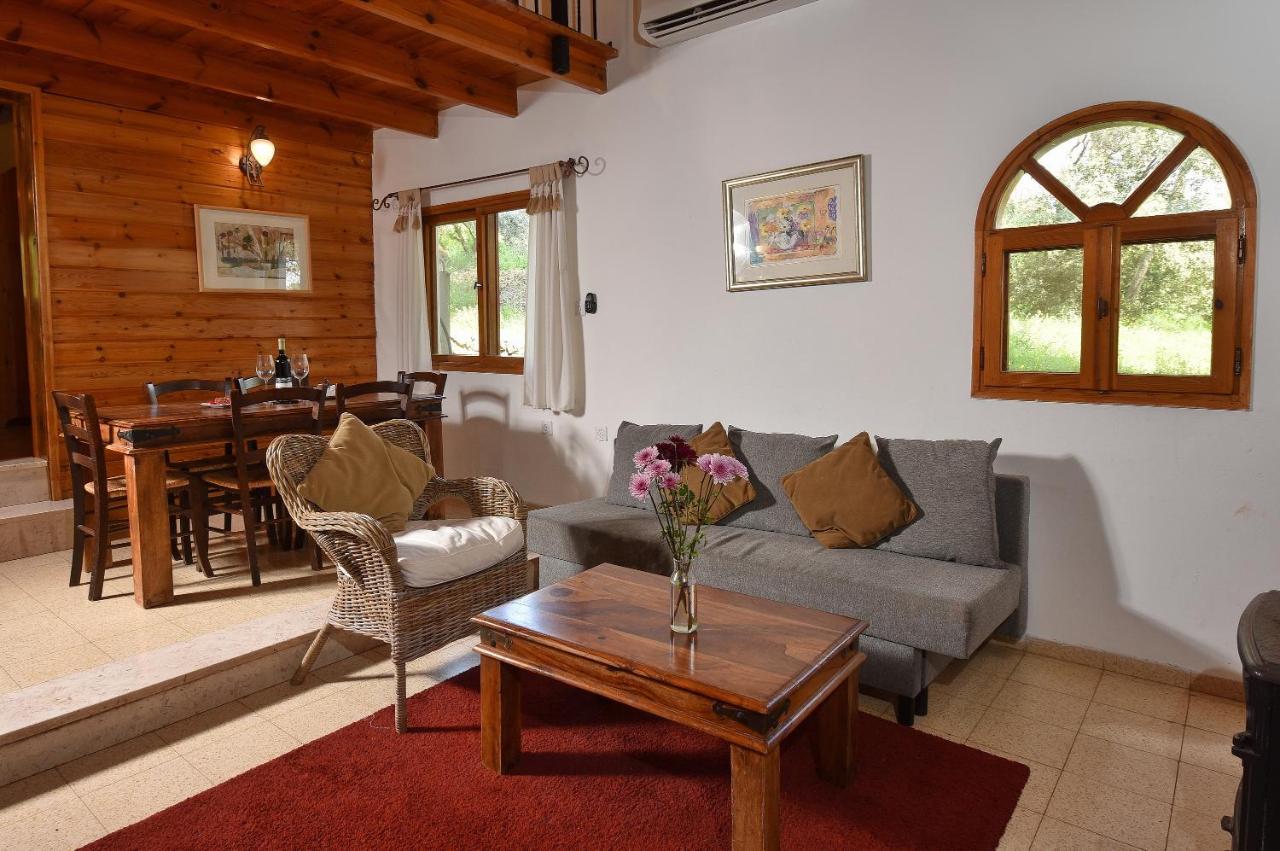 Zimmers At The Forest Amirim Exterior foto